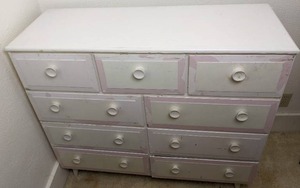 lot 59 image: Vintage White 9-Drawer Dresser