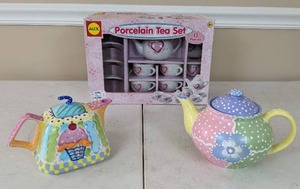 lot 43 image: Pair of Pretty Pastel Teapots and an Alex 13 Piece Childs Porcelain Tea Set
