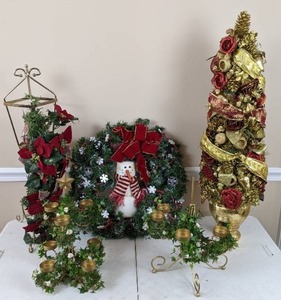 lot 93 image: Christmas Decor Snowman Wreath, TealightVotive Holder, Tabletop Christmas Tree and Lamp Post Candle Holder