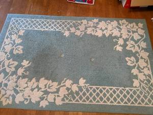 lot 42 image: Botanical Area Rug Approx. 5 x 8