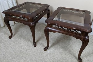 lot 10 image: Pair of Lovely Formal Glass Topped End Tables