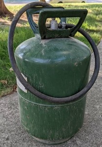 lot 123 image: Vintage Milton No. 687 Portable Air Tank, 3.5 Gallon Capacity