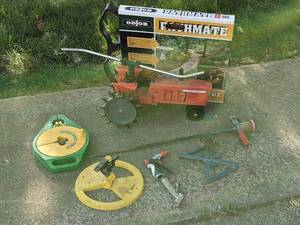 lot 128 image: H2Whoa  Variety of Outdoor Water Sprinklers, Spray Nozzles, Hose Reel & an Odjob Pathmate Stone Walkway Concrete Mold