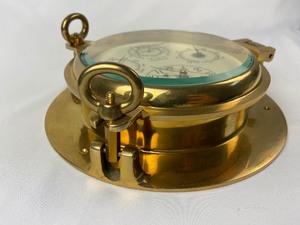 lot 16 image: Stunning Brass & Glass Porthole Thermometer  Hydrometer  Barometer  Clock- Battery Operated