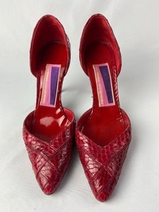 lot 24 image: Vintage Susan Bennis Warren Edwards - Hand Made in Italy - Stunning Red - Size 9