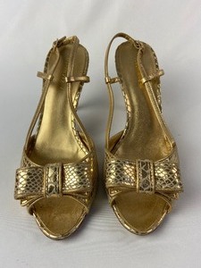 lot 76 image: Vintage BCBG Maxazaria Gold Strappy Leather Heels - Size 8 12