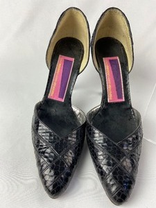 lot 75 image: Vintage Susan Bennis  Warren Edwards Sleek and Stylish Black Snakeskin Heels, Hand Made in Italy - Size 9