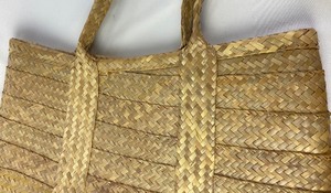 lot 151 image: Handwoven Handbag  Tote From the Bahamas