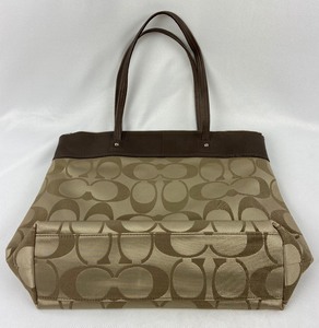 lot 179 image: Gorgeous Coach Laura Signature Logo Tote  F18335