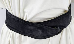 lot 141 image: Soft Genuine Leather Gloves & Vintage Georgiou Belt