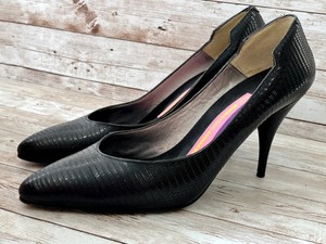 lot 9 image: Susan Bennis Warren Edwards Black Lizard Pumps - Size 9