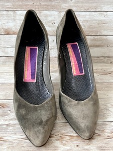 lot 33 image: Vintage Susan BennisWarren Edwards Mushroom Suede Heels - Size 8.5