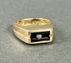 lot 198 image: Vintage 14k Yellow Gold, Black Onyx & Moving Diamond Ring- Size 10-10.5