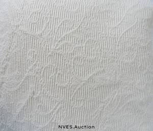 lot 67 image: Two Vintage twin sized bed covers