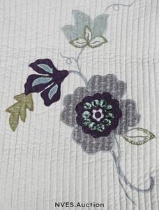 lot 68 image: Violet, Sage and Beige Full sized bed set