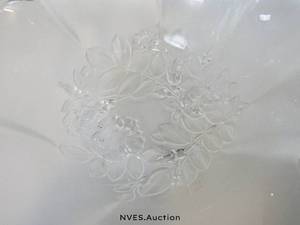 lot 90 image: One crystal bowl and crystal unicorn paper weight