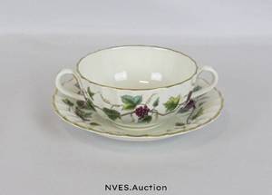 lot 108 image: Assorted collectors china bundle