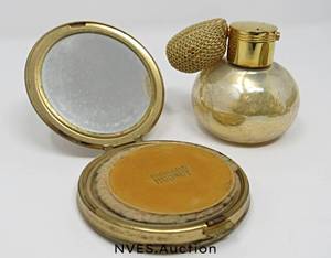 lot 168 image: Vintage dcor bundle