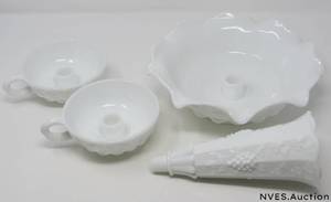 lot 180 image: White Porcelin punch bowl with two matching cups and decorative top
