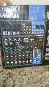 lot 32 image: Yamaha MG10XU Mixing Console.