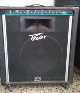 lot 42 image: 150 W Peavy KB 300 Keyboard Amplification System
