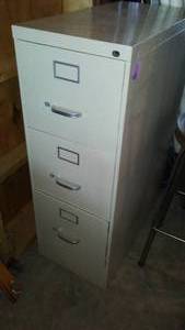 lot 232 image: 3 Drawer File Cabinet.