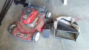 lot 244 image: Toro Self Propelled Lawn Mower. 22 in.