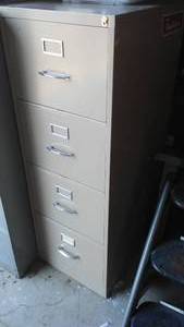 lot 256 image: One 4 drawer and one 2 drawer file cabinets
