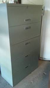 lot 516 image: 5 Door Locking File Cabinet with Key.