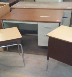 lot 523 image: (4) Metal and Laminate Desks. See Pictures