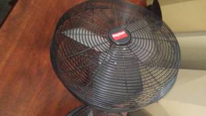 lot 525 image: Dayton Wall Mount Fans (2)
