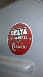 lot 535 image: Delta Milwaukee Crescent Bandsaw.