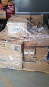 lot 574 image: Pallet of Light Bulbs - Big Variety - HUGE $$$$