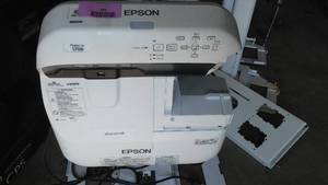lot 585 image: Epson Projector Model 575W