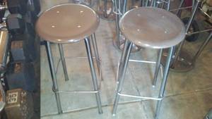 lot 250 image: Stools (18)