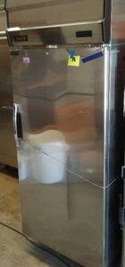 lot 316 image: Sanyo Cooler  Working but has Defrost Issues.