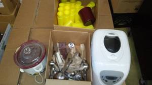 lot 724 image: Bread Machine, Crockpot and More. See pics.