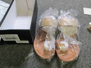 box of 12 size 7.5 womens lulus san...