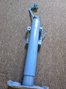 trailer screw jack tested and works...