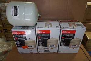 lot 10 image: 3 Everbilt Thermal Expansion Tanks - 4.5 Gallon