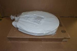 lot 39 image: White Round Slow Close Molded Wood Toilet Seat