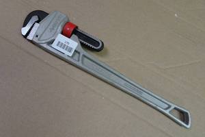 lot 170 image: Husky 18 Aluminium Adjustable Pipe Wrench