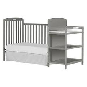 lot 104 image: Dream On Me 4-In-1 Convertible Crib