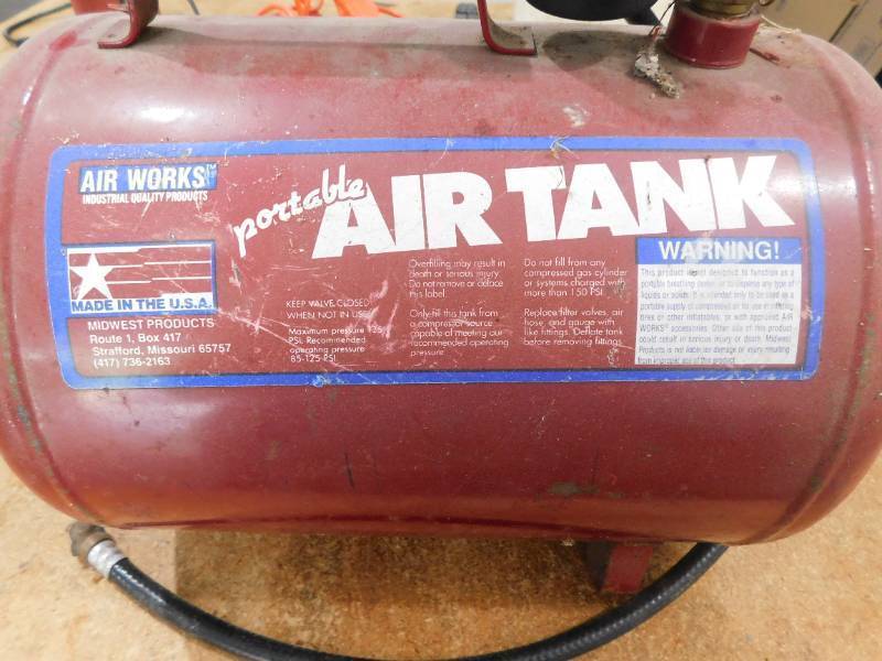 lot 87 image: Portable air tank.