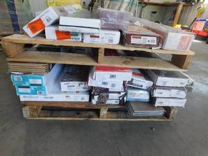 lot 36 image: Assorted lot of flooring items, 3 pallets