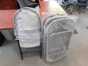 lot 90 image: 4 folding chairs