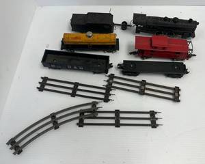 Vintage Train Engine 300 Reading Lines And Cars (Untested)