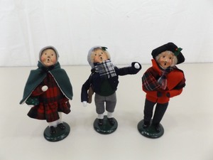 3 Byers Choice The Carolers
