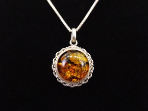 .925 Sterling Silver Amber Cabochon Pendant Necklace