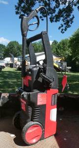 Working 1800psi pressure washer